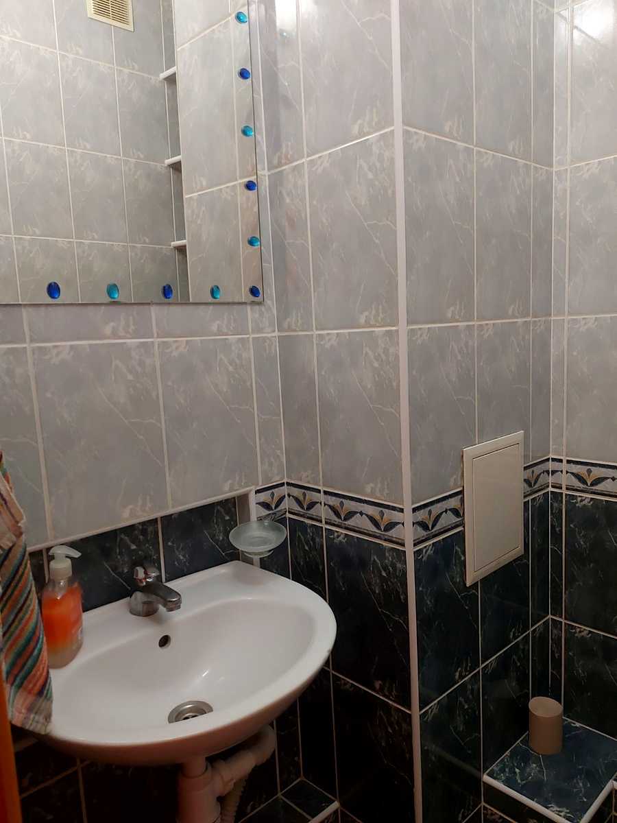1878843256901096