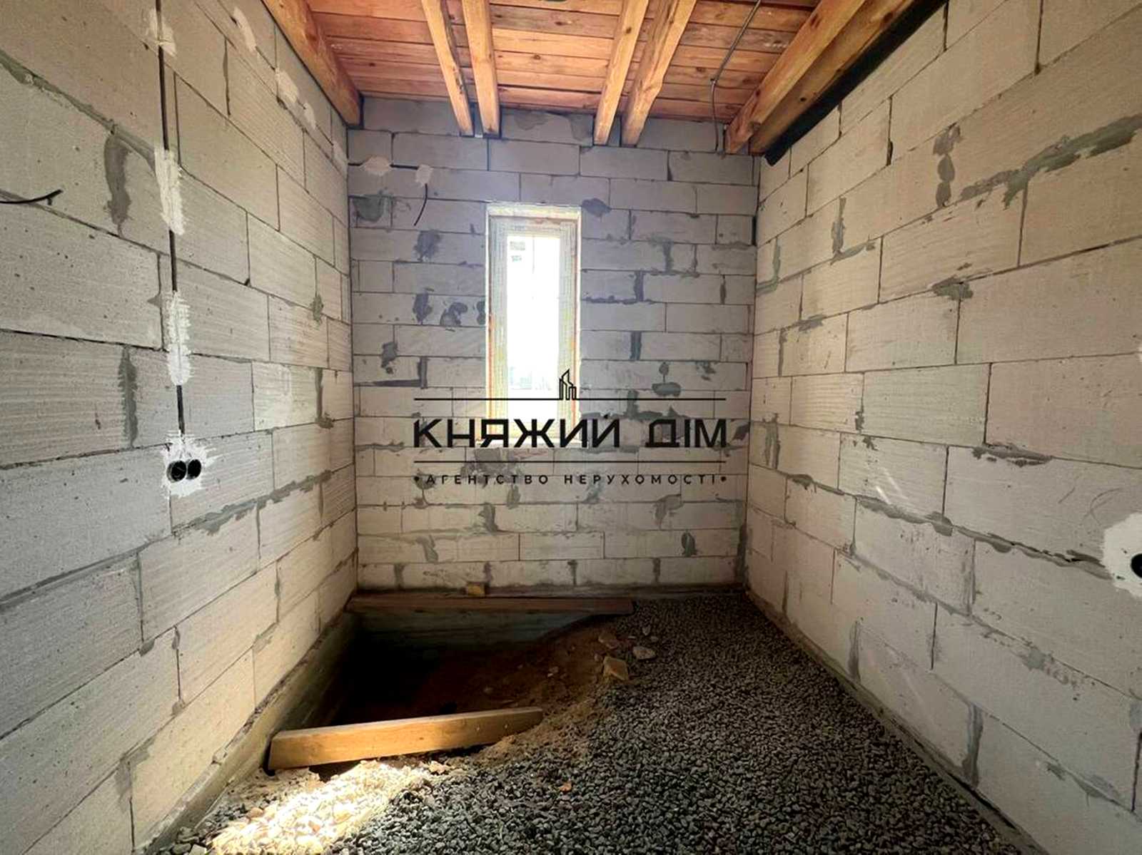 1878843299205315