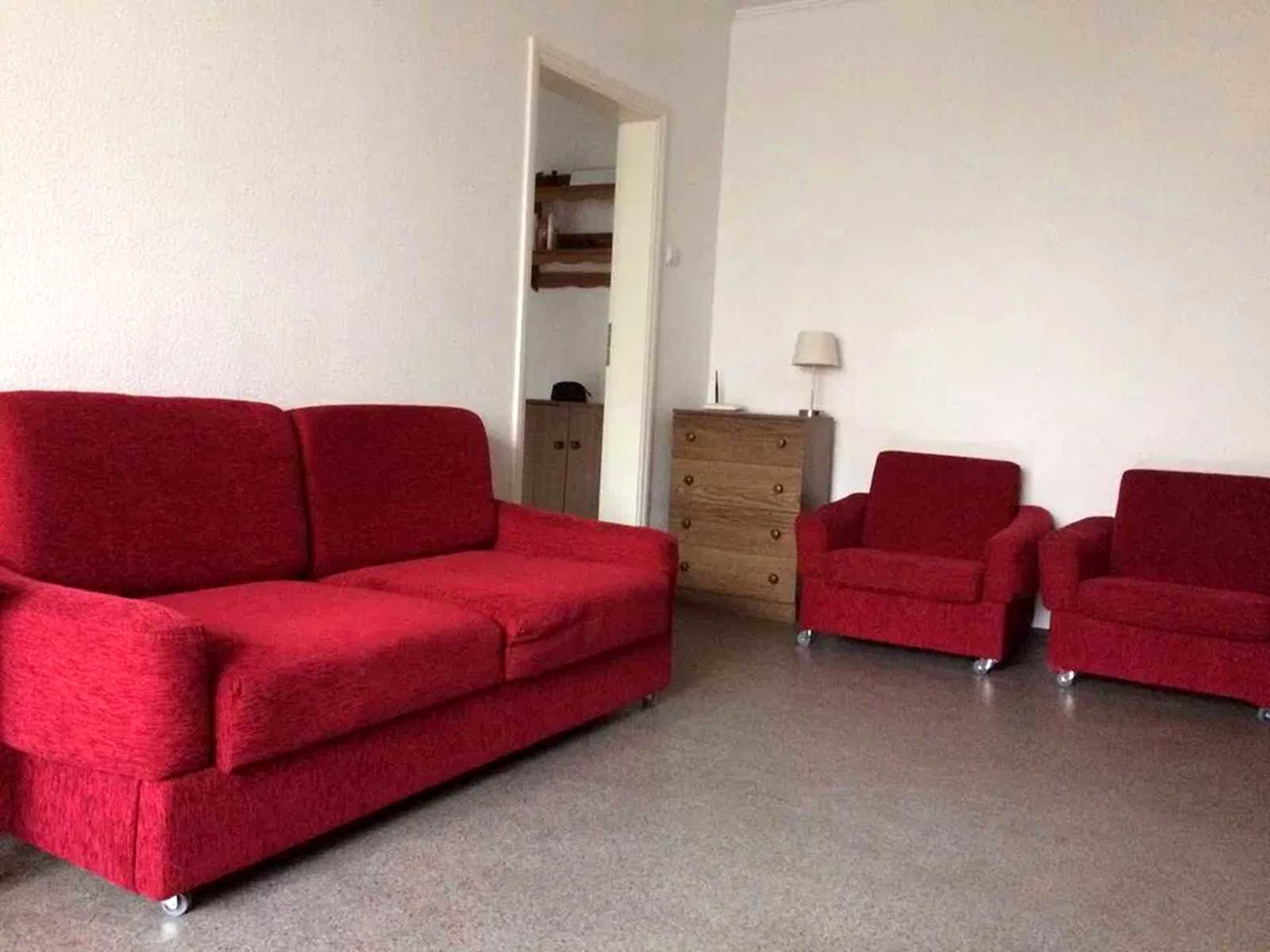 1878847157037278