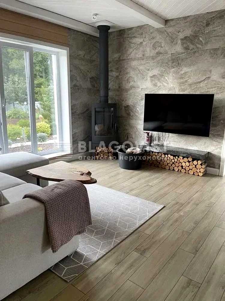 1878847372863175