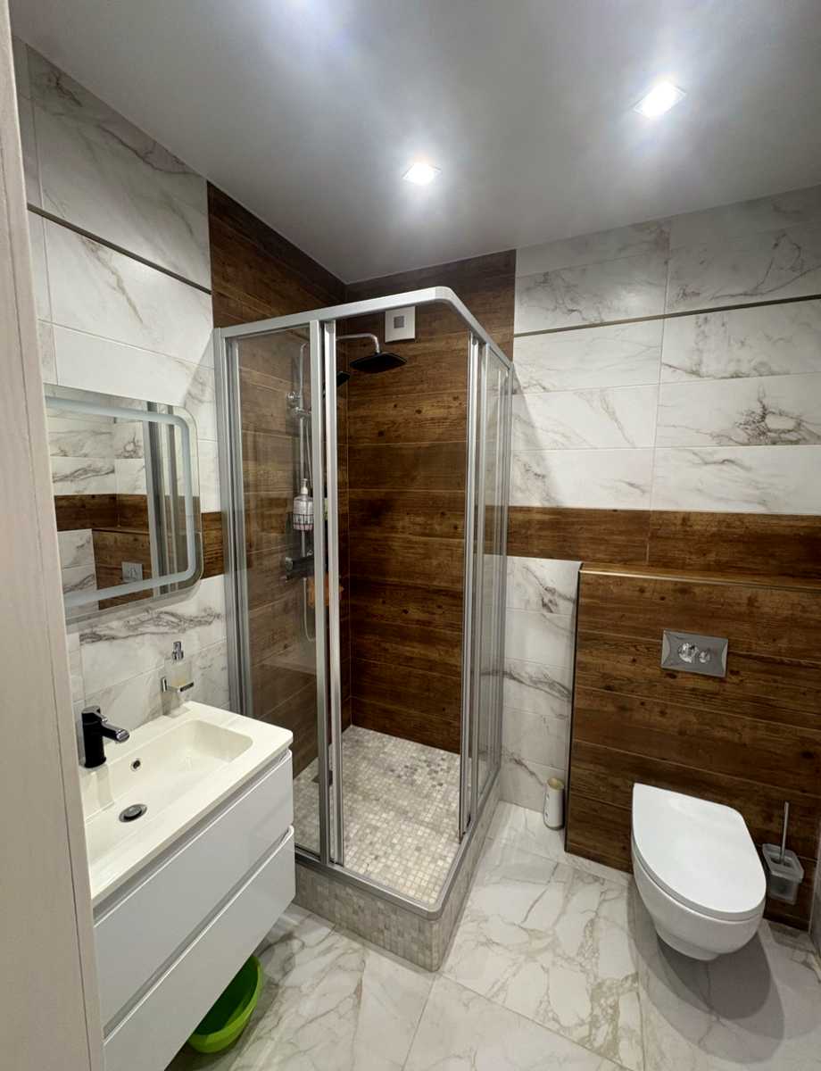1878847640832842