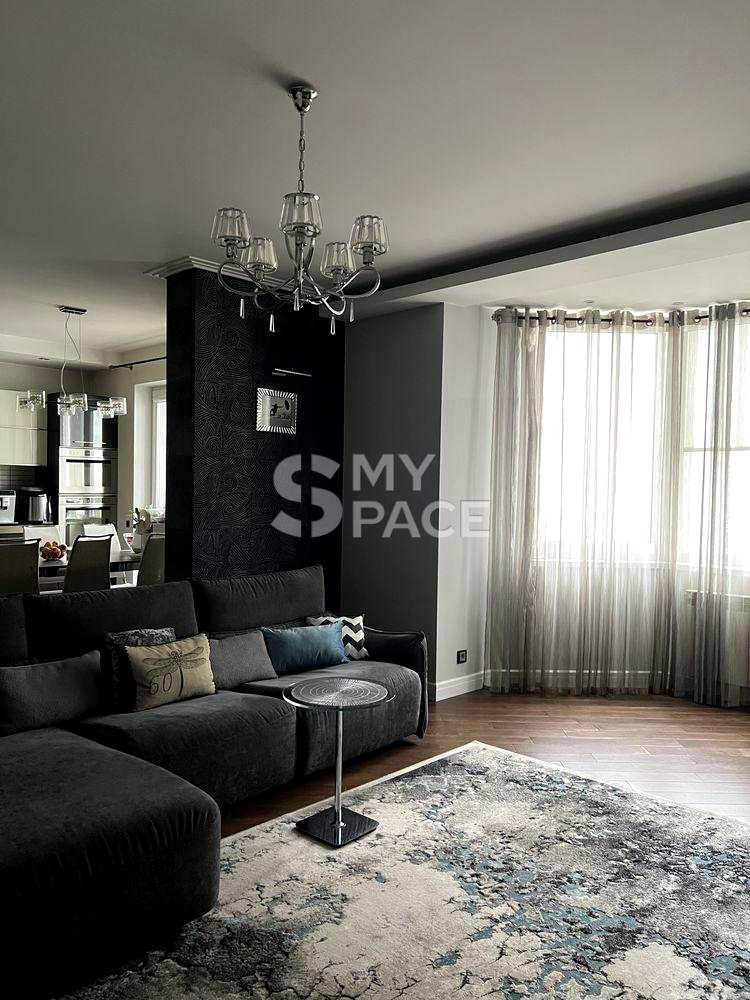1878848408938988