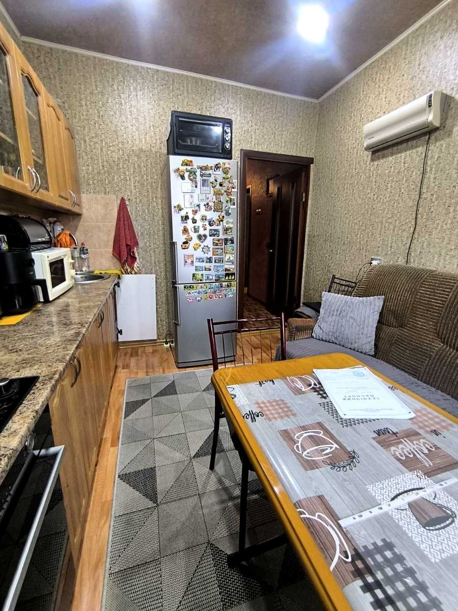 1878848519948933