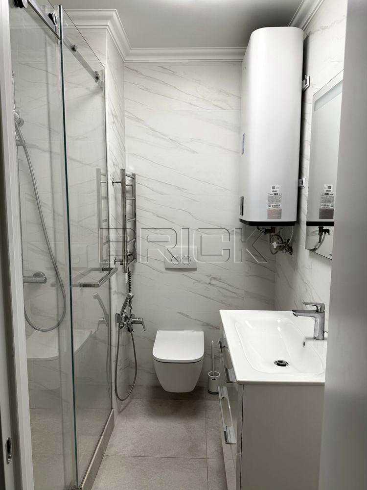 1878848770993459