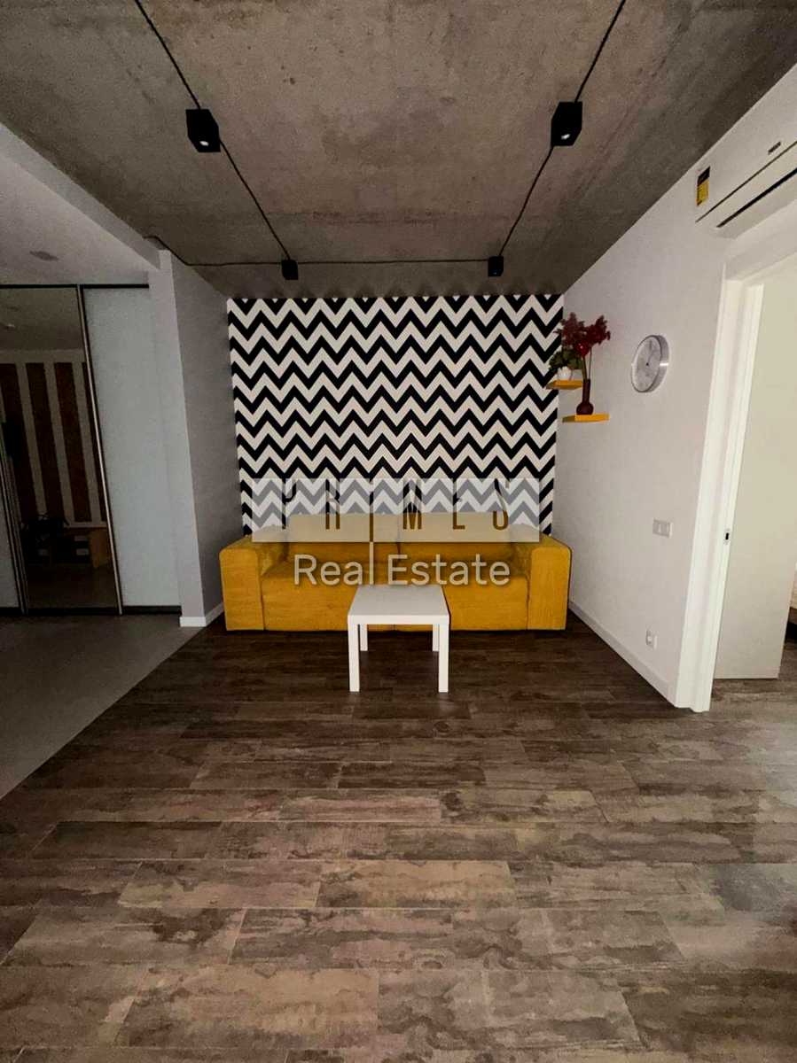 1878850192156157