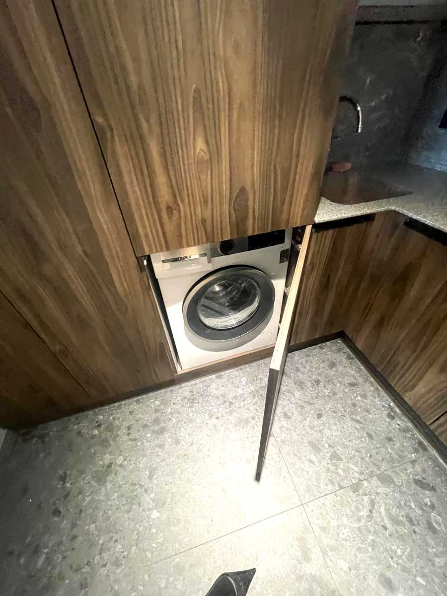 1878851118595431