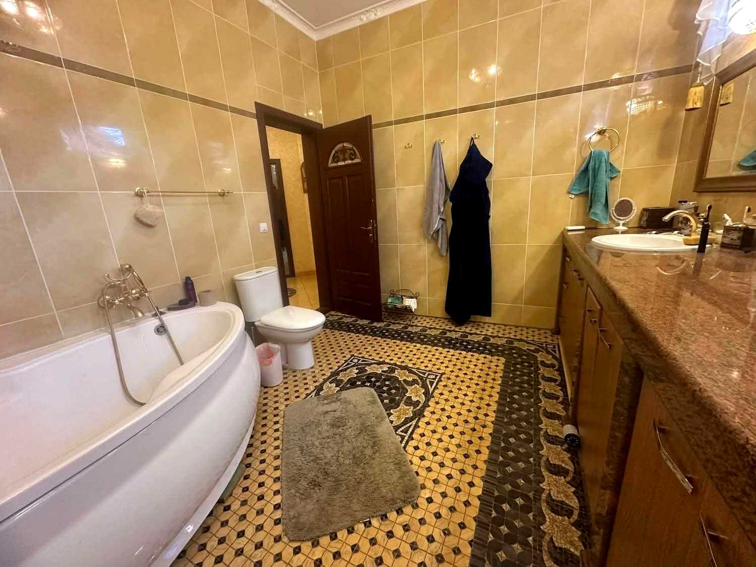 1878851456095772