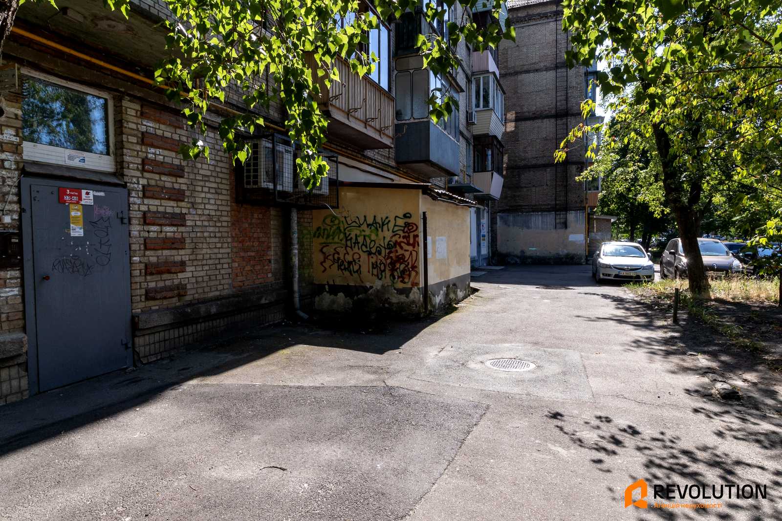 1878852587981357