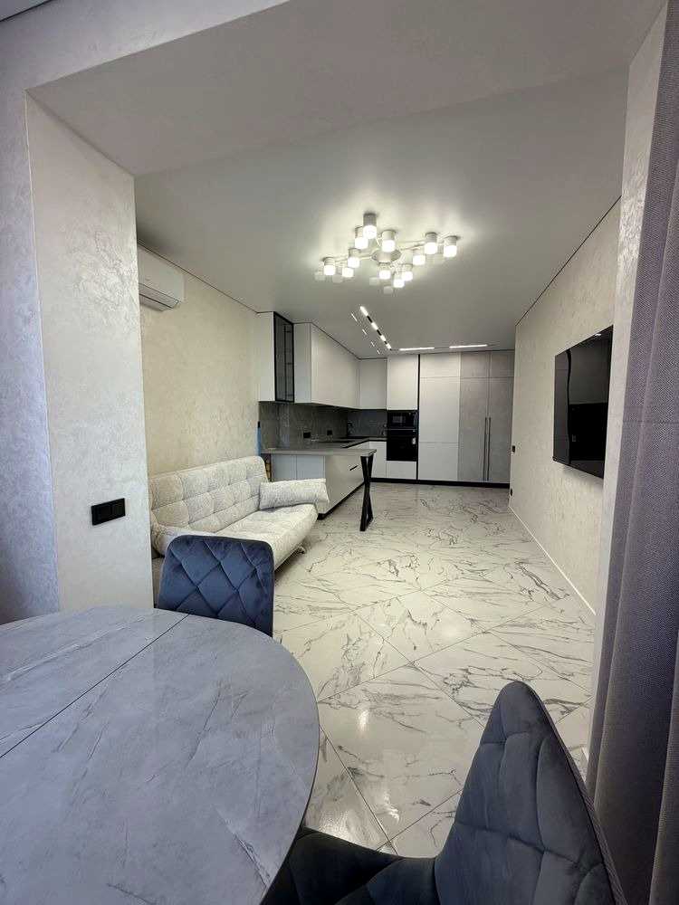 1878852976168516