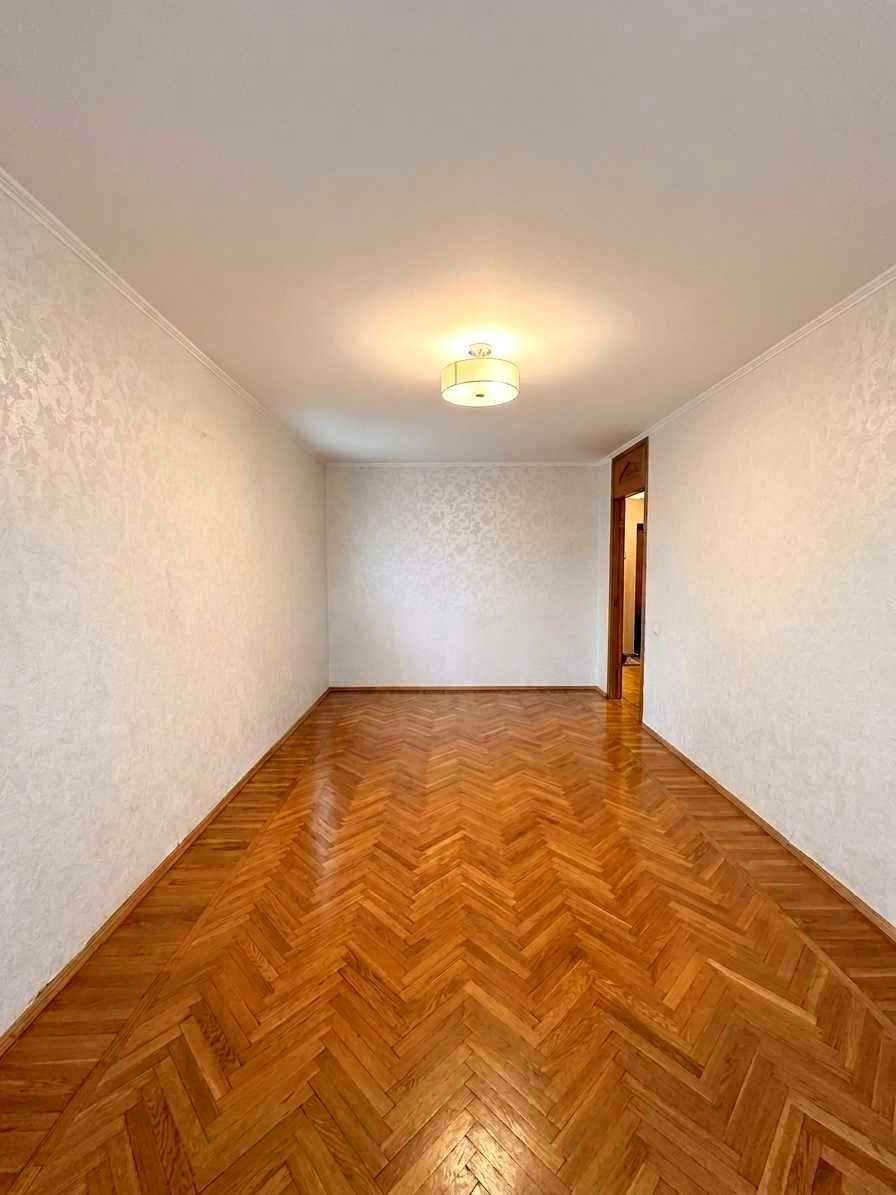 1878853332624031