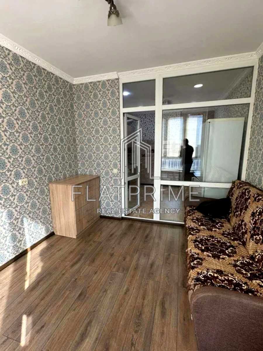 1878853338716309