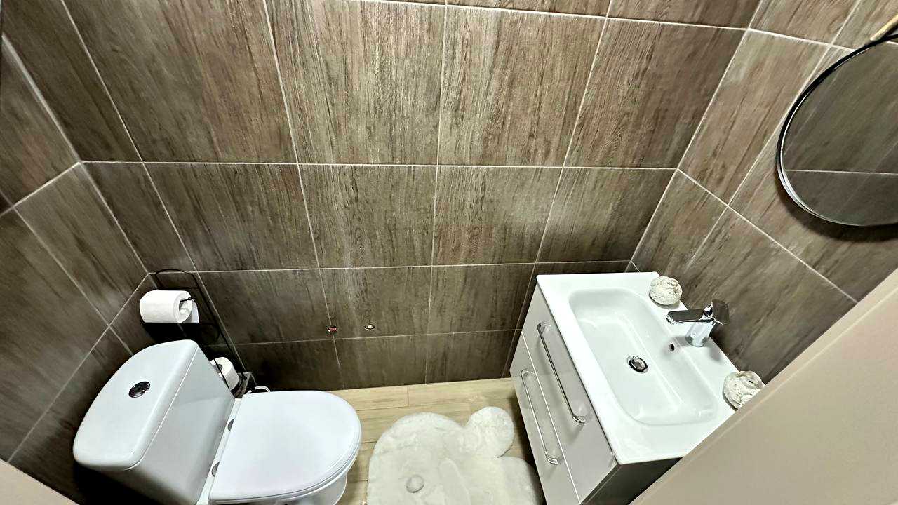 1878853768207697