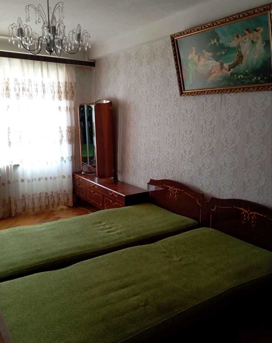 1878853885163037