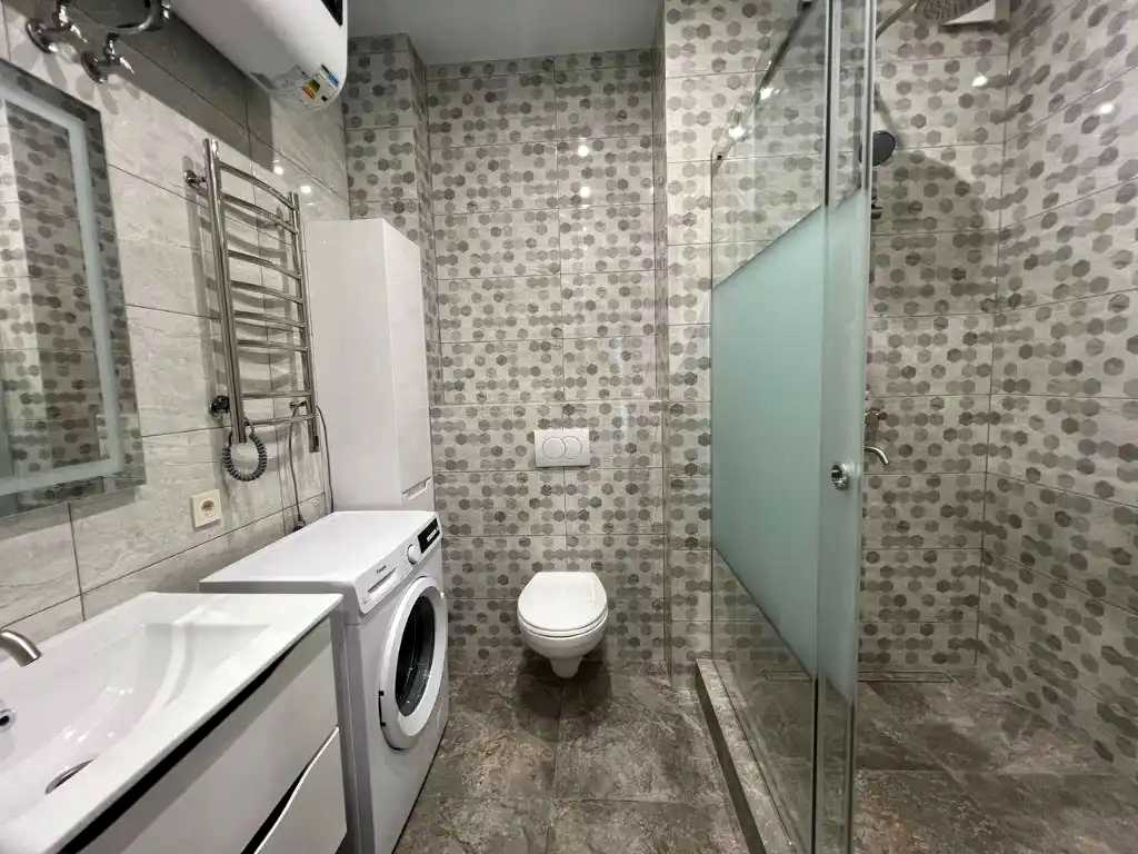1878854738973585