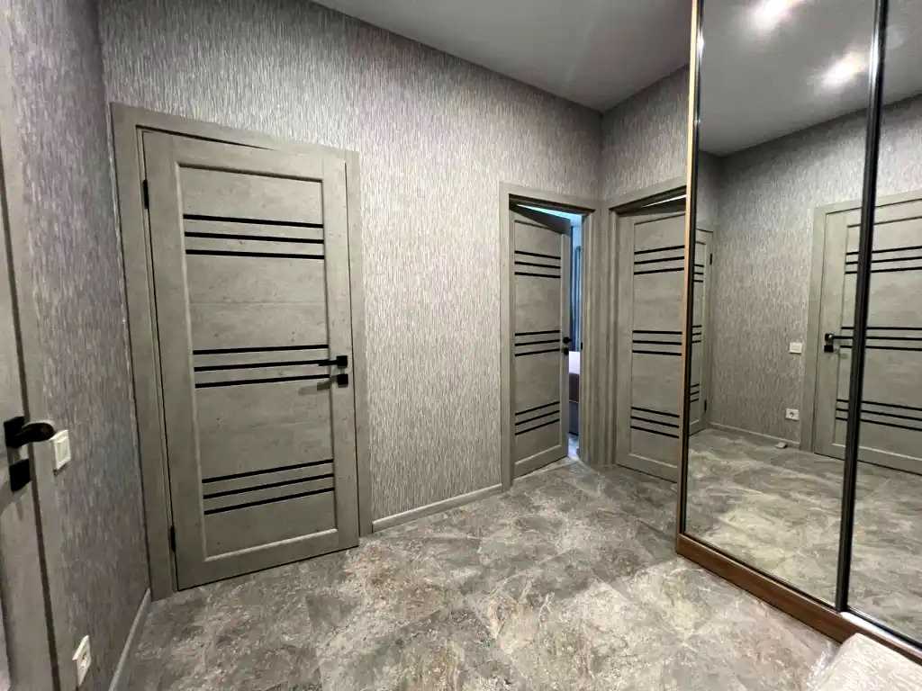 1878854738977175