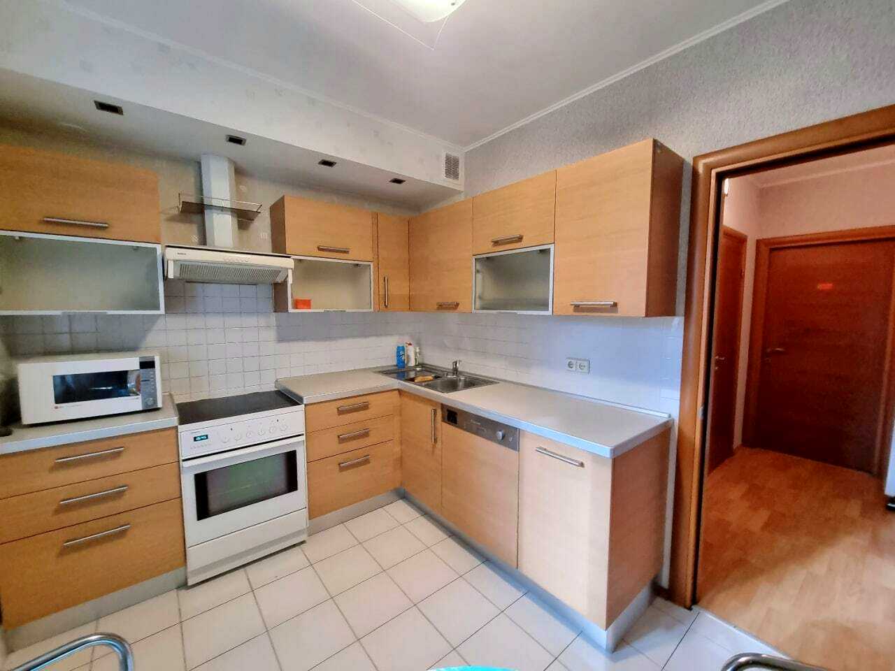 1878854888800700