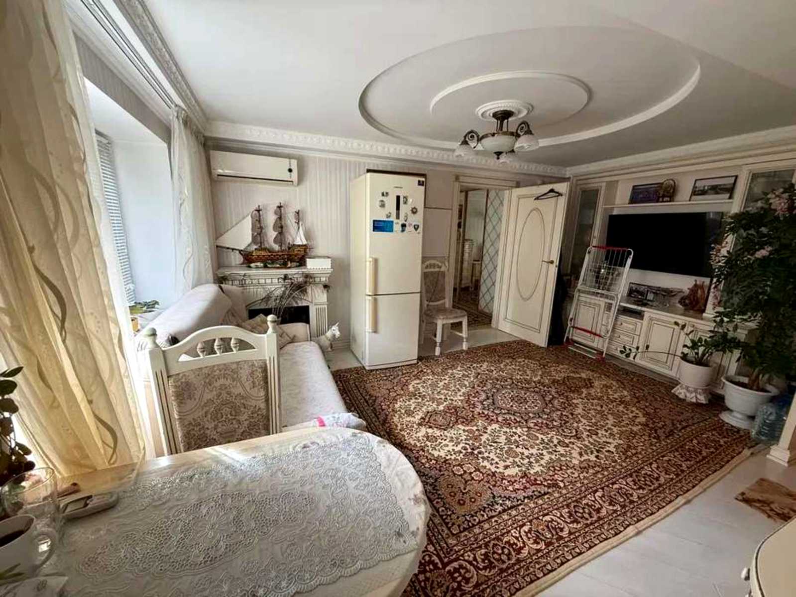 1878857673895649