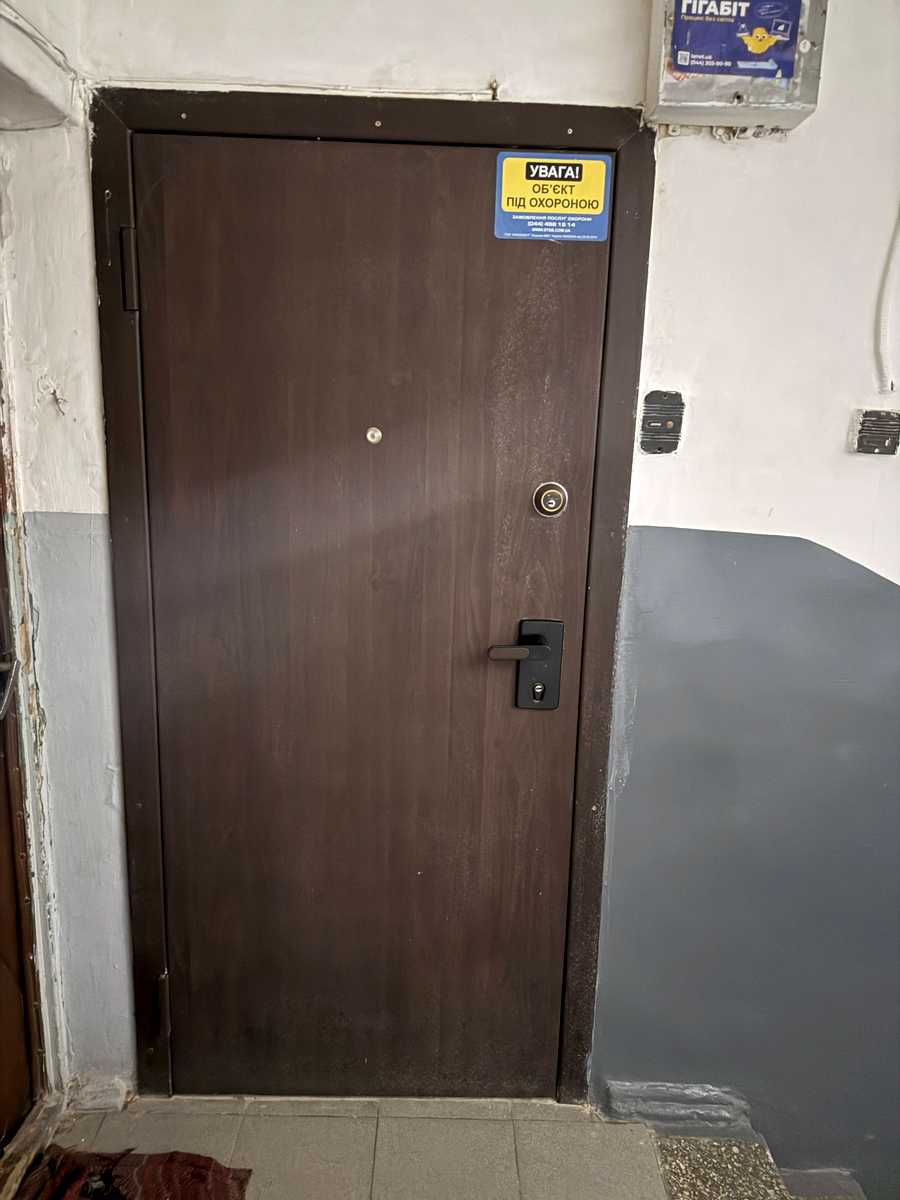 1878858696409370