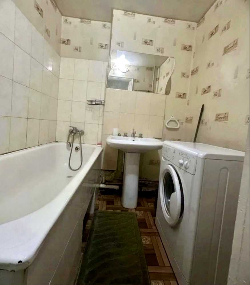 1878858871675366