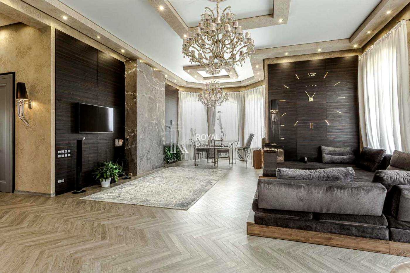 1878859684299328