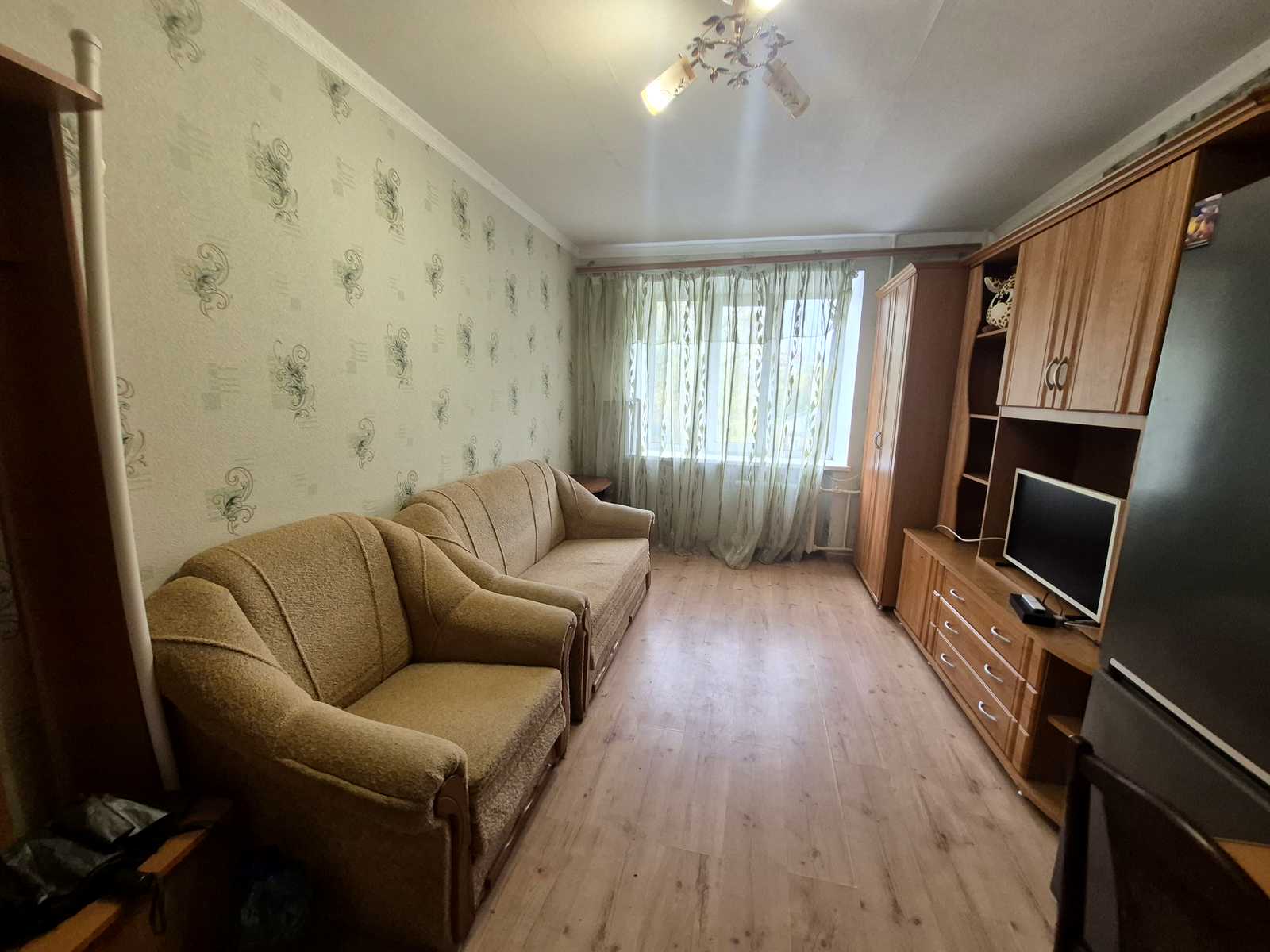 1878861253826144
