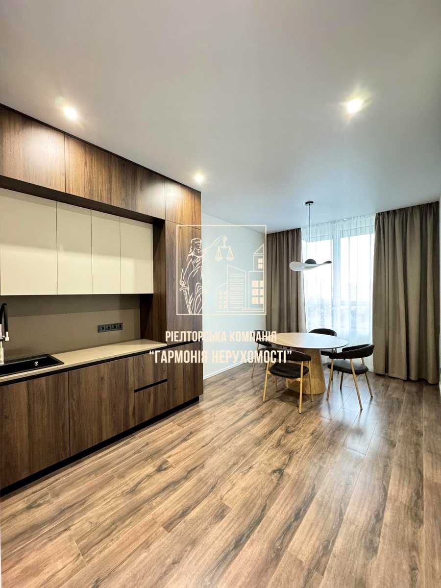 1878868381423072