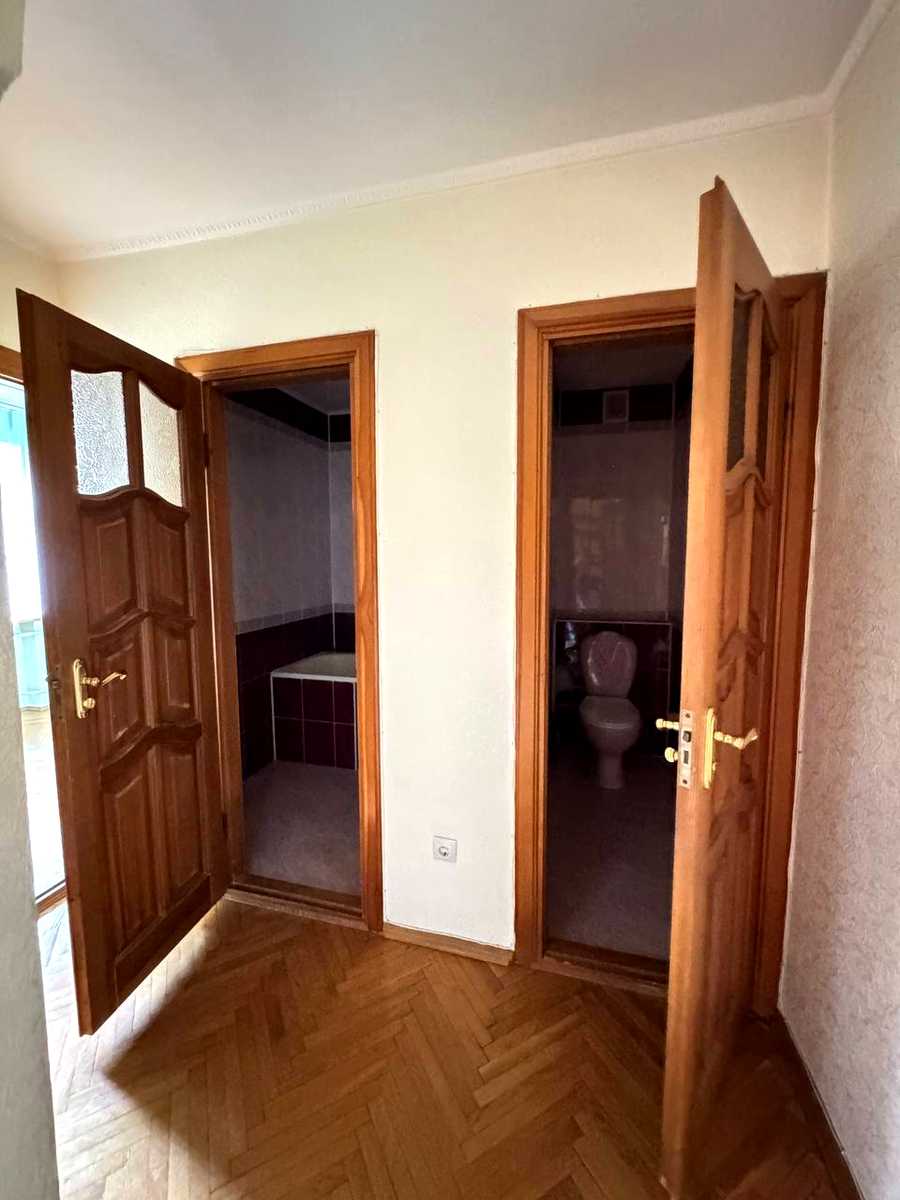 1878908834689632