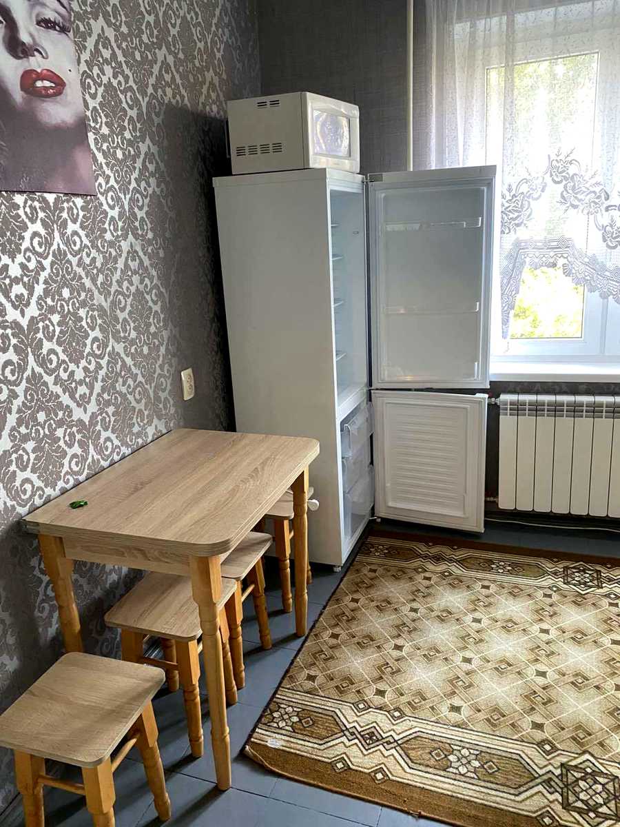 1878916638372400