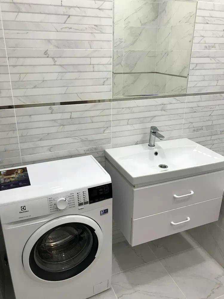 1878917446358696