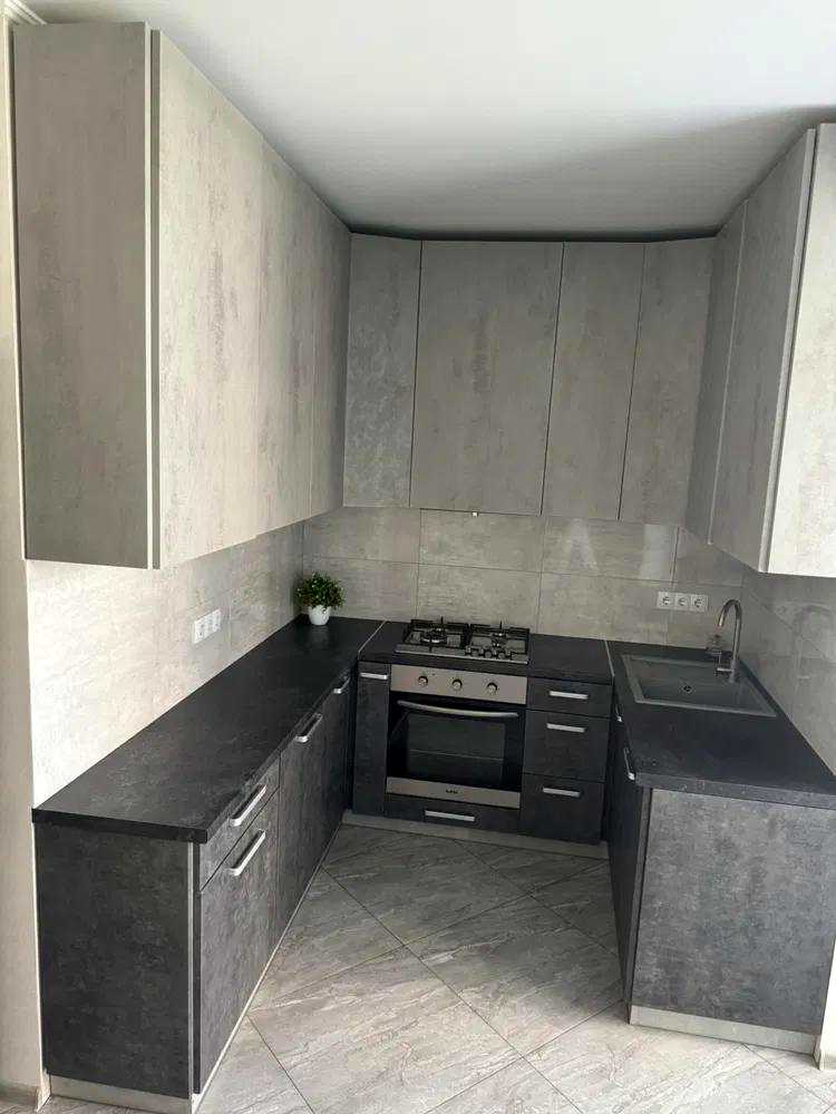1878917601211808