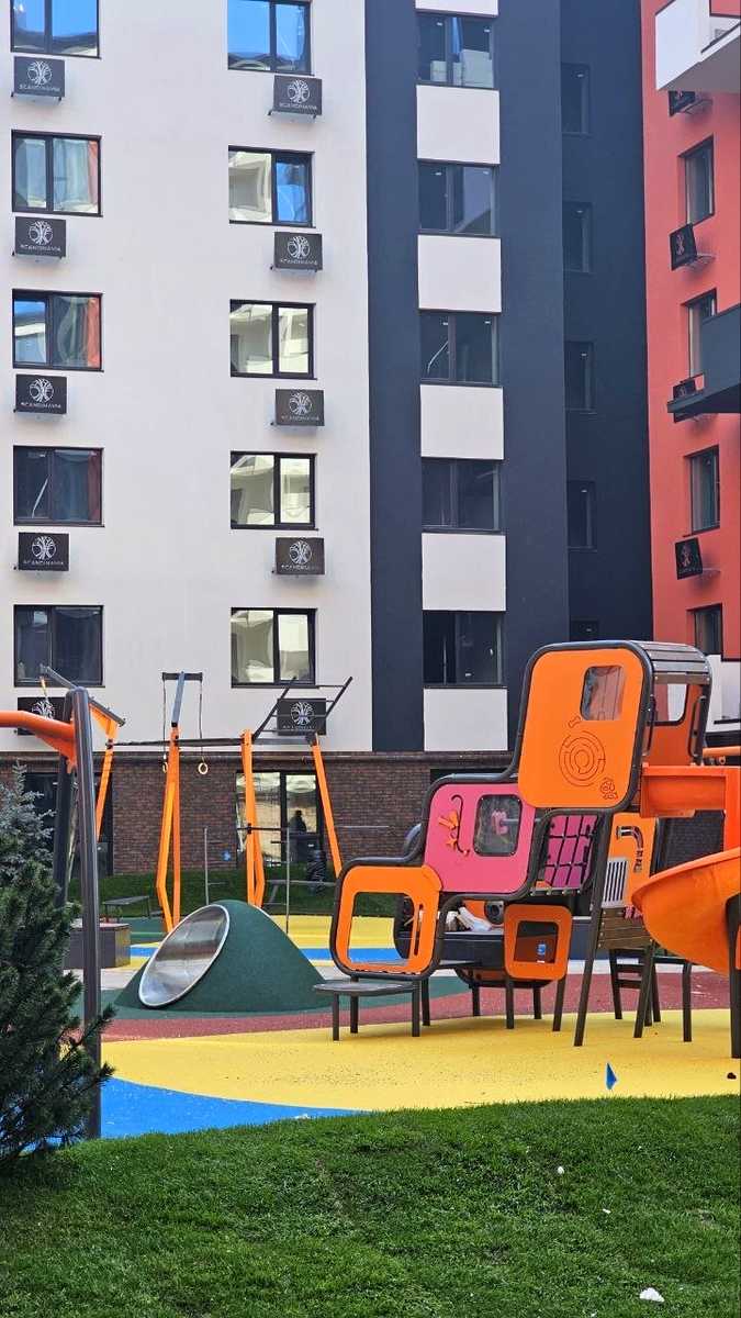 1878918855846779