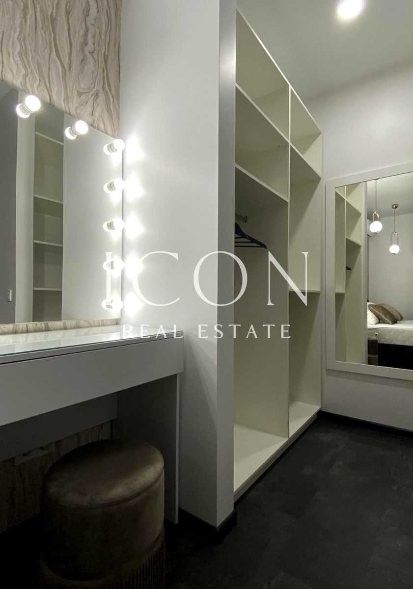 1878923089371903