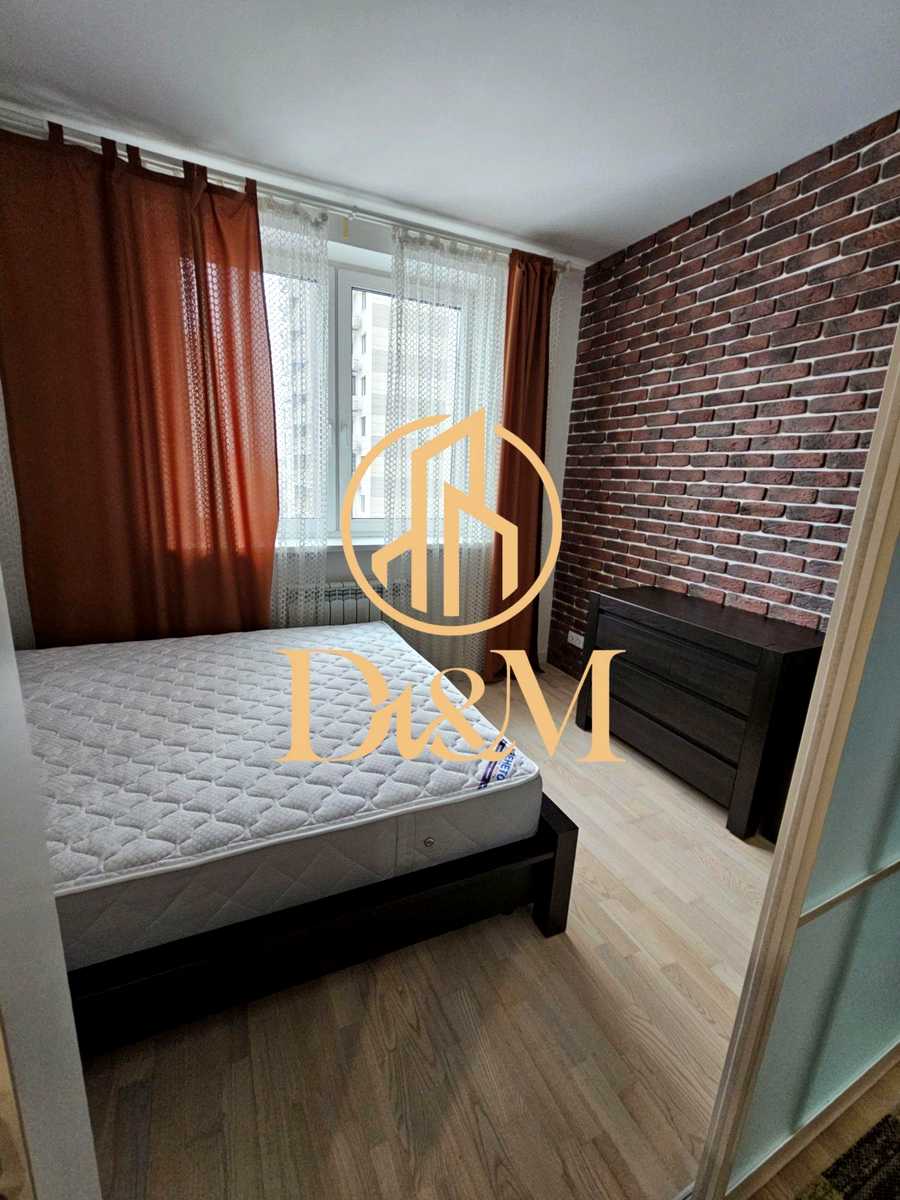 1878927658397589