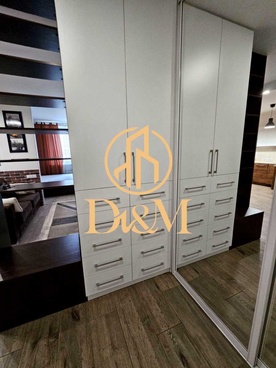 1878927660404659