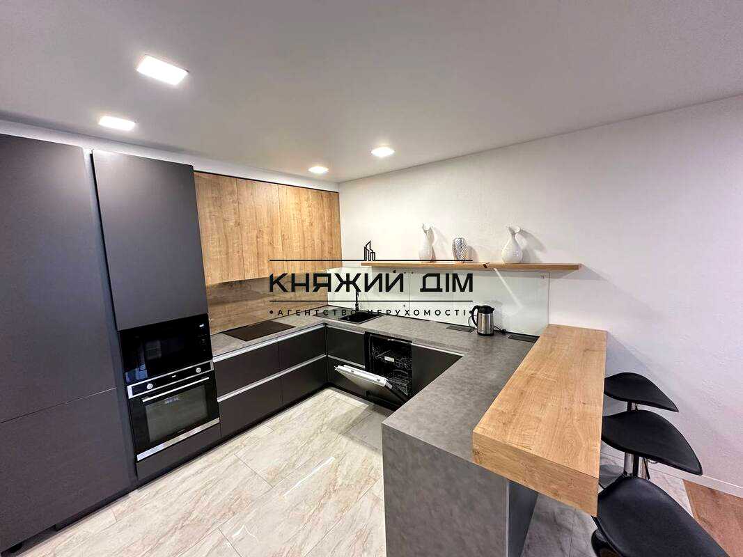 1878928444899875