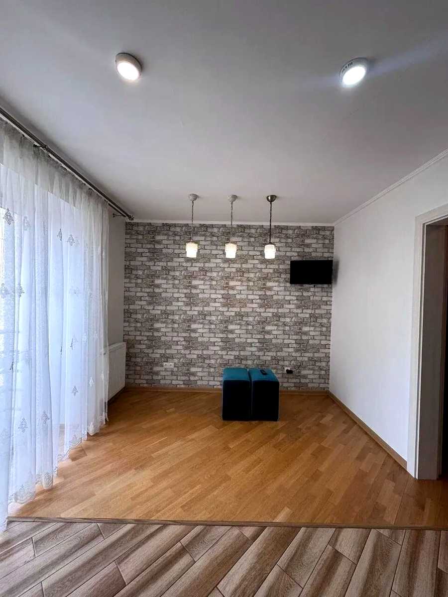 1878931966275360