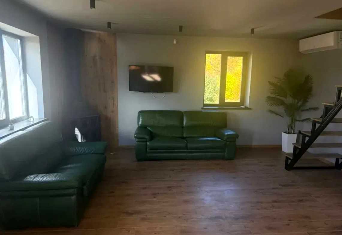 1878932643408972