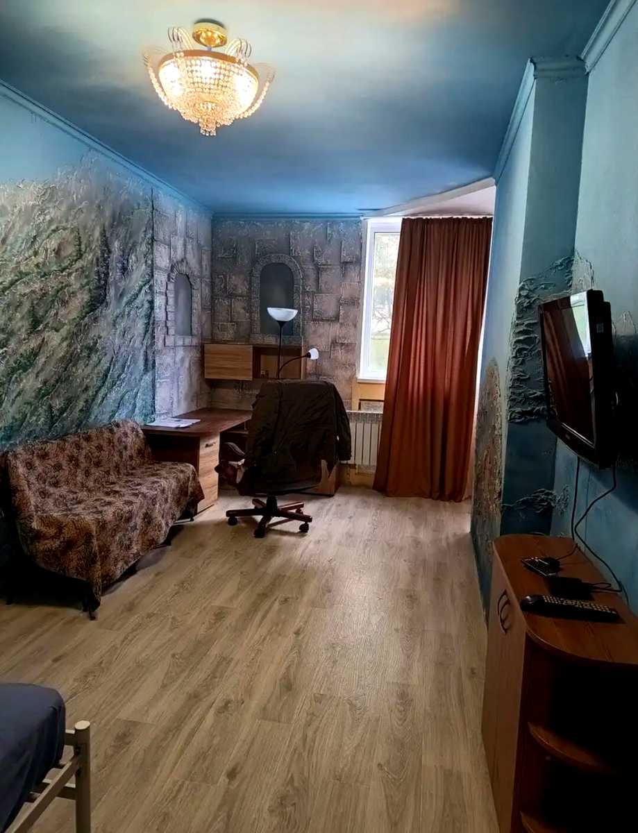 1878932656366046