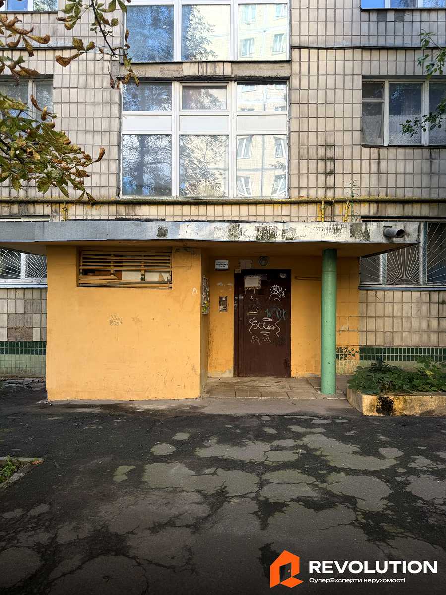 1878932686739567