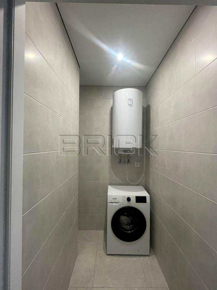 1878933476190000
