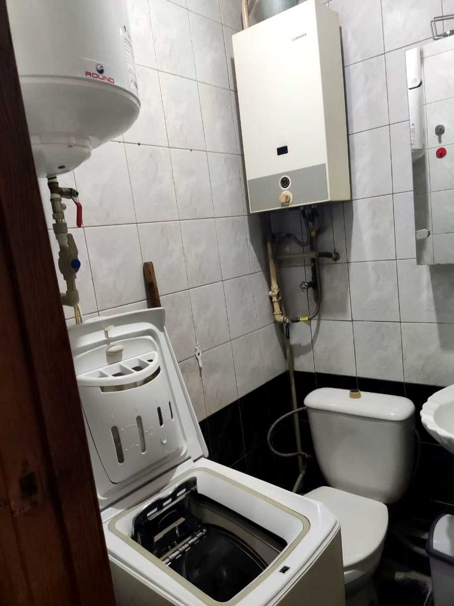 1878934900076233