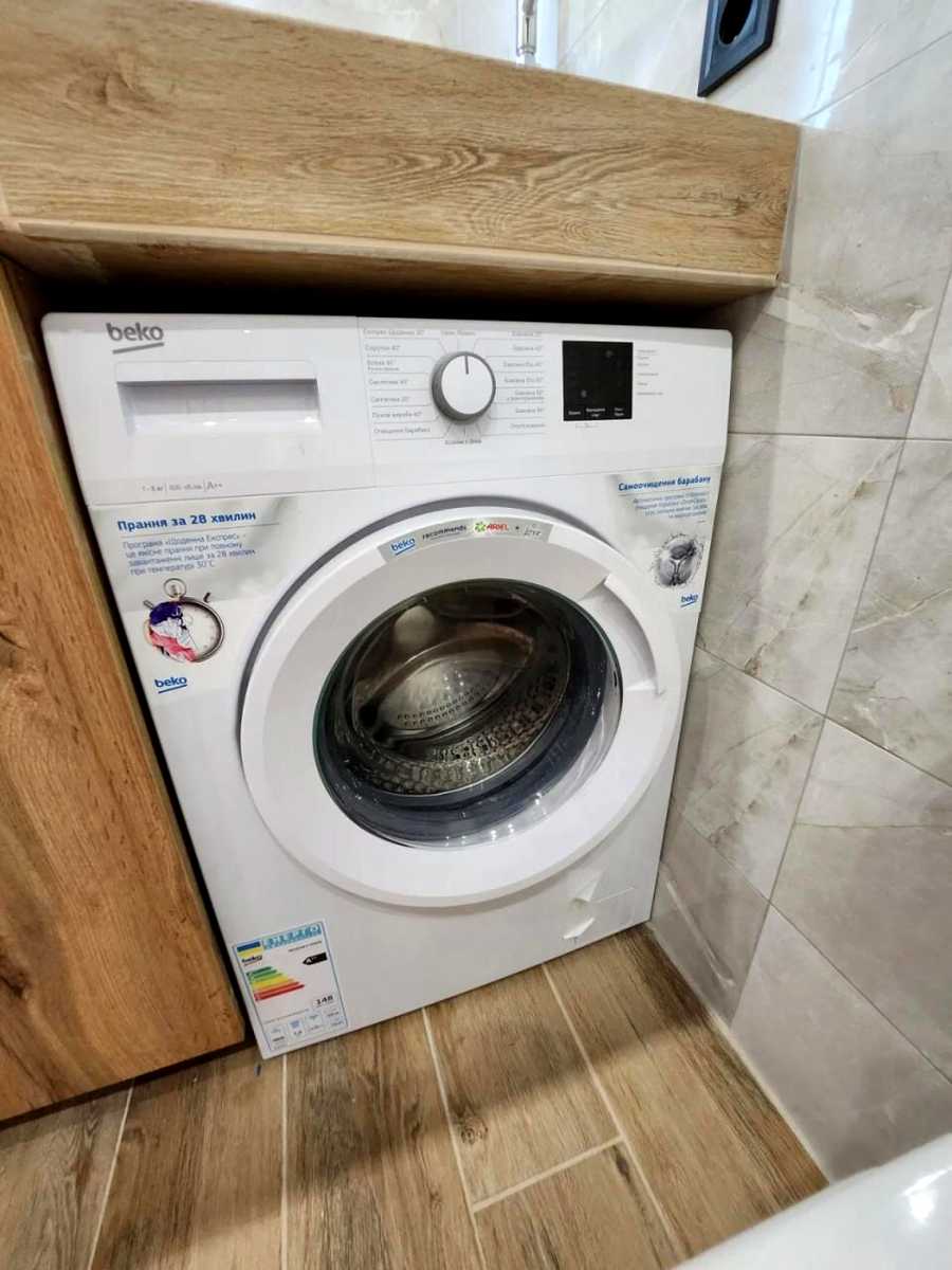1878935398348074