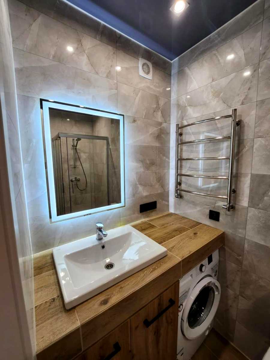 1878935398401709
