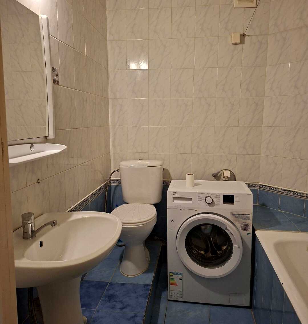 1878935865982858