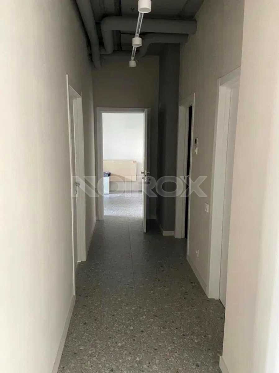 1878936607733571