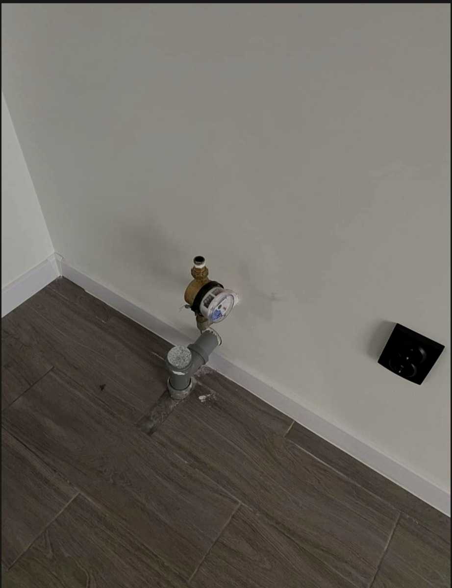 1878938795923840
