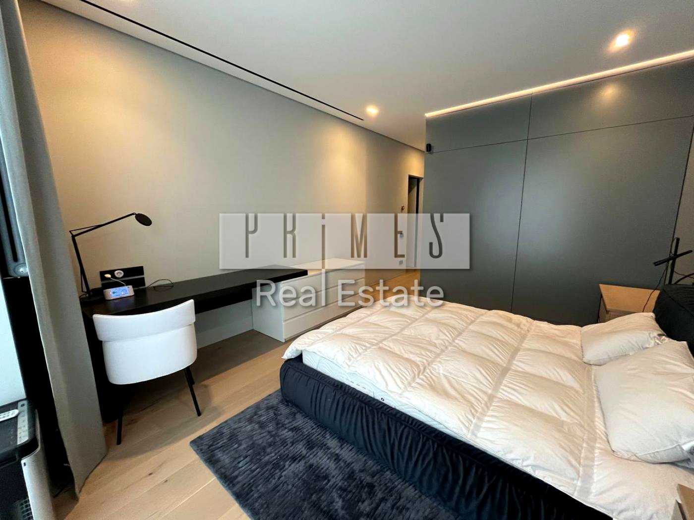 1878941030276129