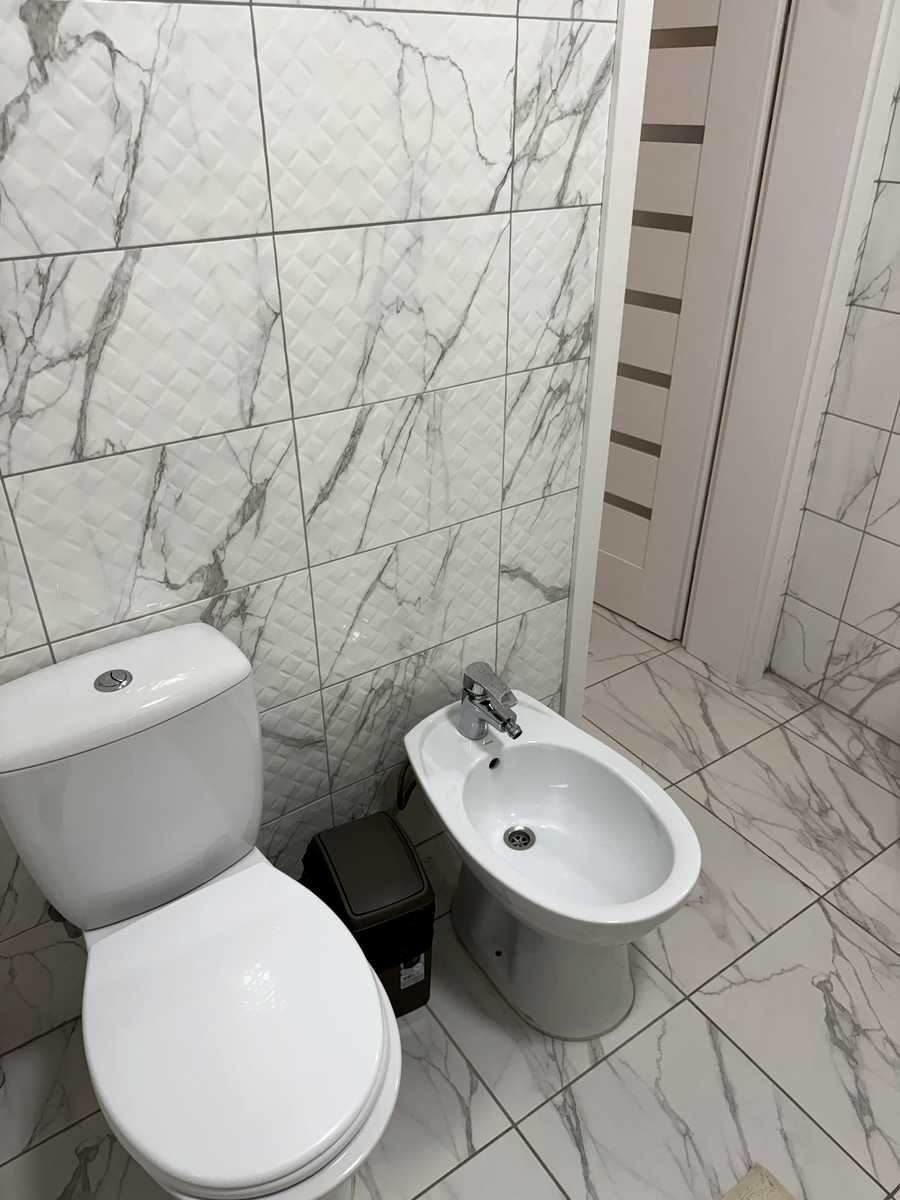 1878943095576008