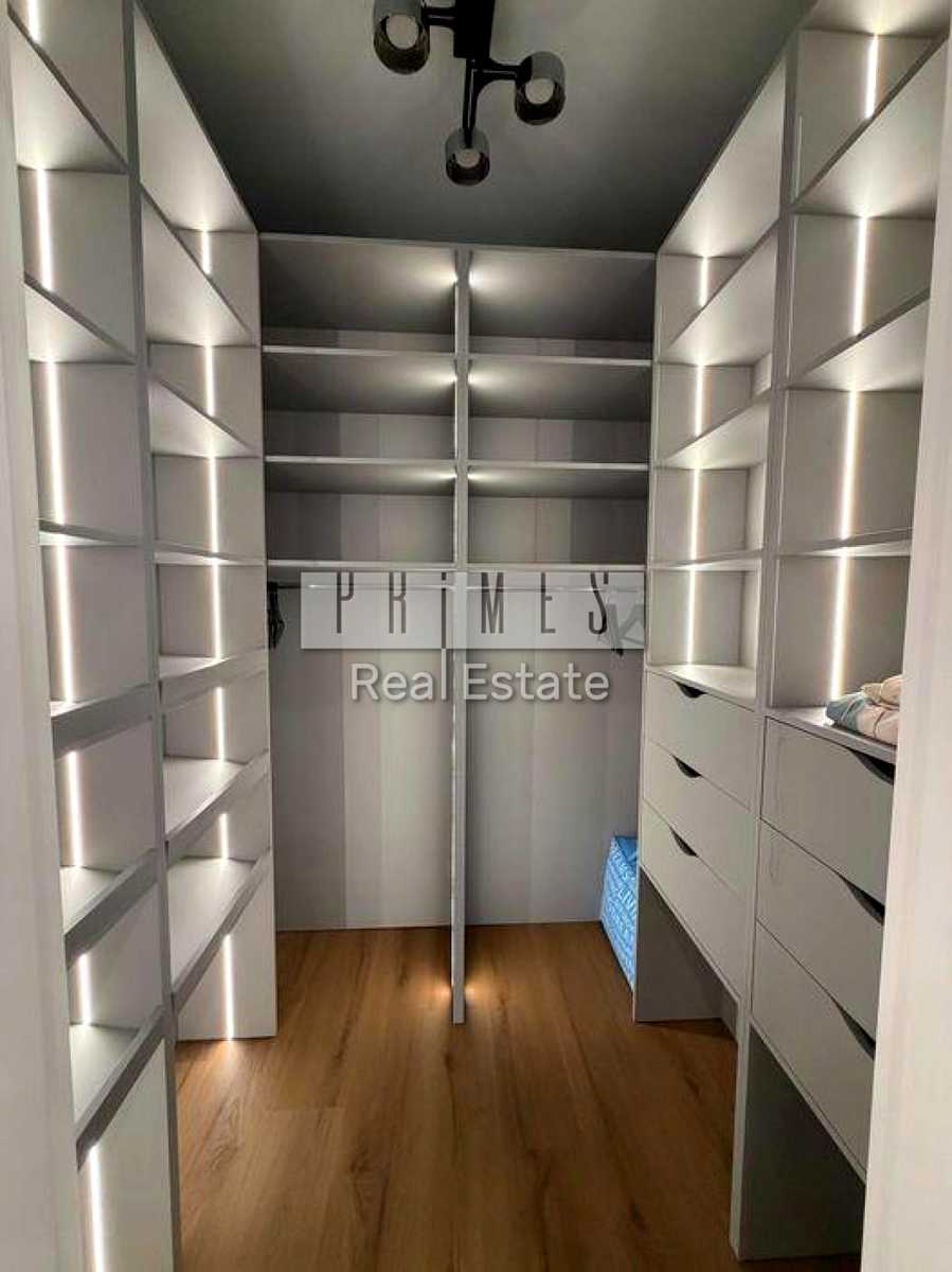1878943739608166