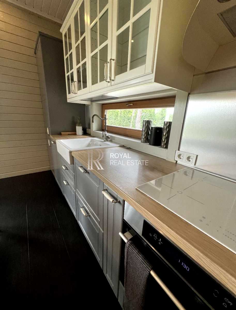 1878943802810321